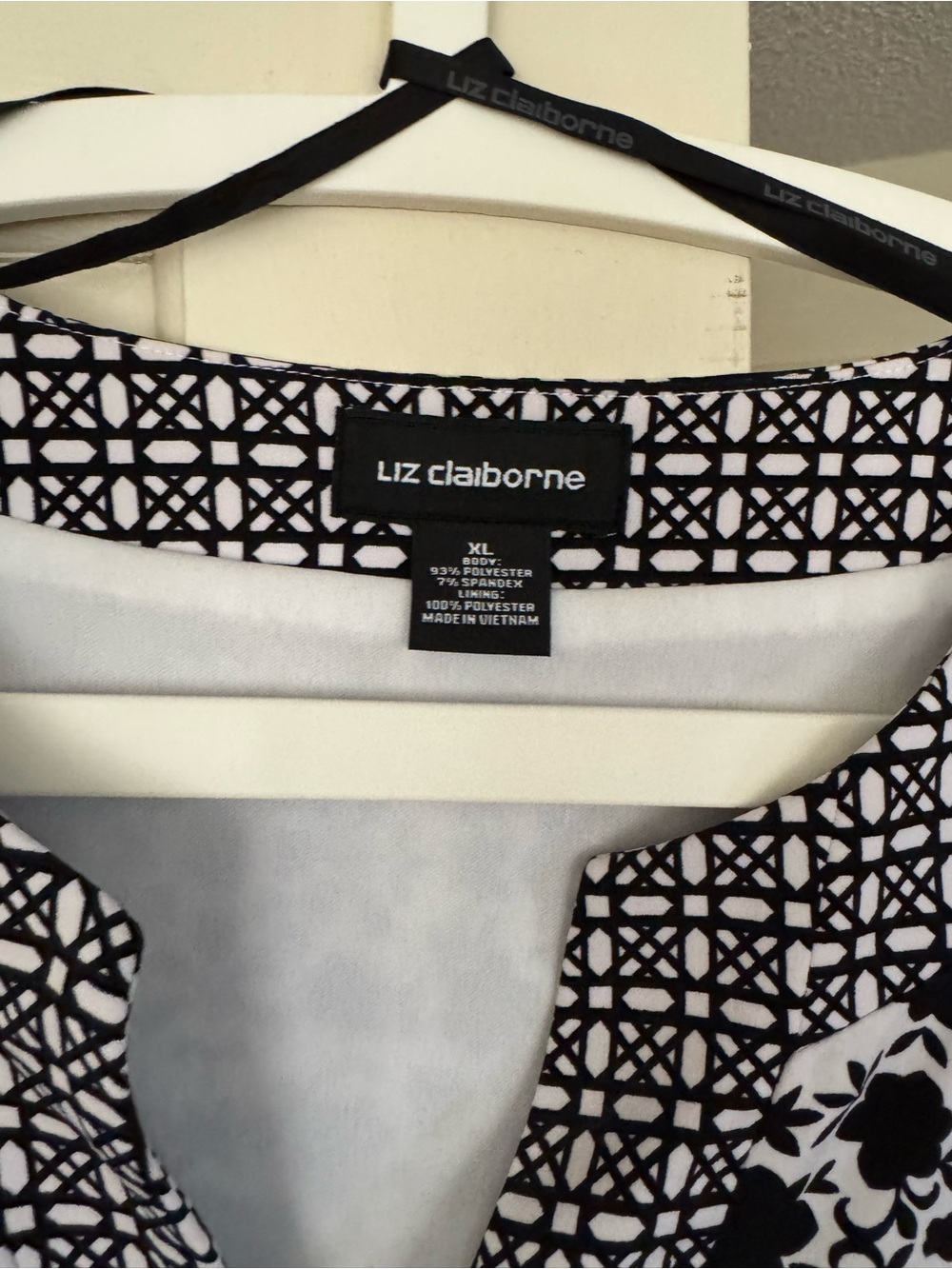 Classic Black & White Floral Tunic - - Picture 2 of 4